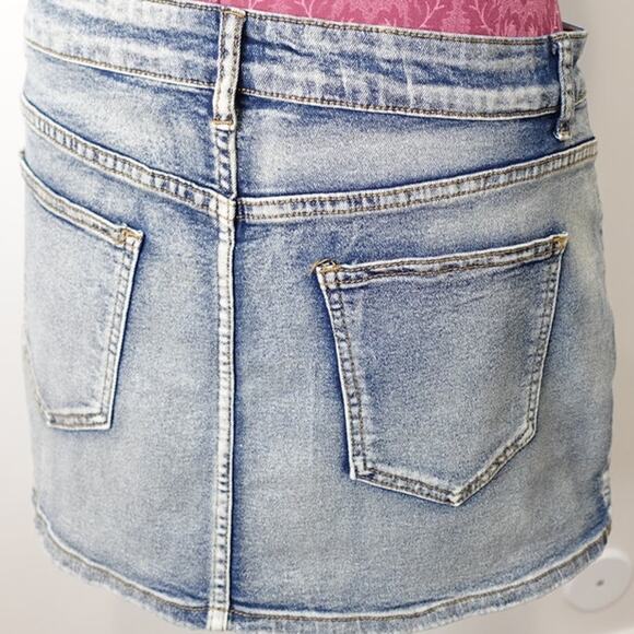 Blue Jean skirt with Pink on front pockets s/m - Picture 2 of 8